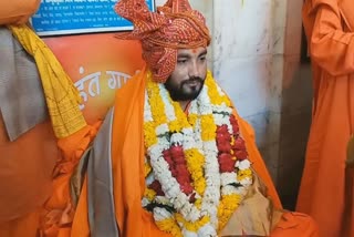 Mahant Gaddi becomes husband Vineet Giri ji Maharaj