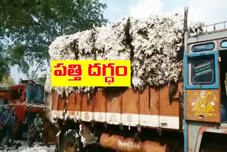 Smoke in a lorry carrying cotton loading at komaram bheem asifabad