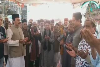 Prayer in Dargah Ajmer Sharif to eradicate Coronavirus from the world