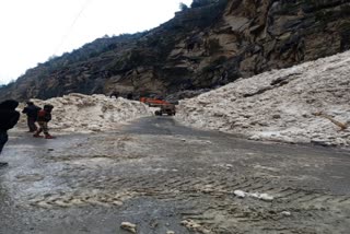 vehicular movement affected due to glacier on nh-5