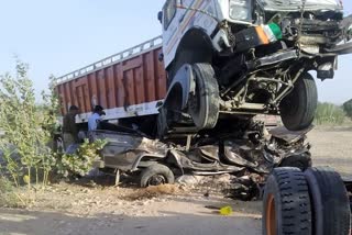 ट्रक और बोलेरो की भिड़ंत में 11 की मौत, 11 died in truck and bolero collision+