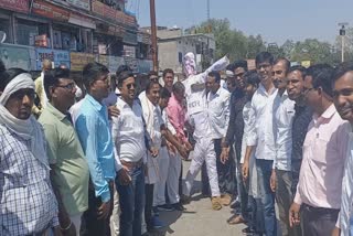 Youth Congress burnt Scindia's effigy