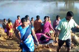 pregnant-woman-carried-on-strecher-in-rayagada