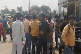 private bus oners protest gurugaman bus service in sohna