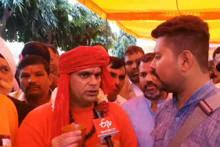 hindu mahasabha president chakrpani maharaj organised  gaumutr drinking party for safety with corona virus