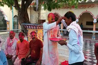 Holi played with Gulal due to fear of Corona in Tikamgarh