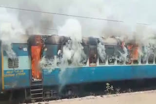 kakinada secundrabad train fire in moulali railway station