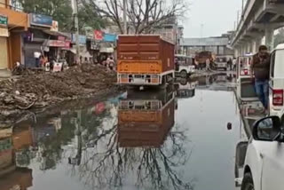 Road is in bad condition on tickery delhi haryana border