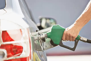 petrol price  cut in petrol price  cut in fuel prices  hike in cess of fuel prices  petrol prices in delhi  Diesel price  business news  പെട്രോളിനും ഡീസലിനും വിലക്കുറവ്  പെട്രോൾ വില  ഡീസൽ  ന്യൂഡൽഹി