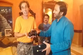 Kamalchand Bhanjadev gave new camera to foreign tourist who was robbed