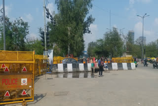 delhi to noida road is closed due to shaheen bagh CAA protest