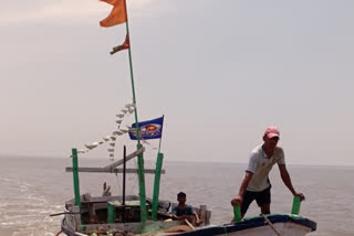 Arnala Marine Police rescued four fishermen from the same family while drowning