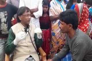 চলছে চিকিৎসা