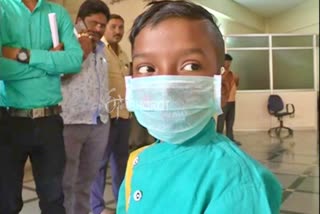 singer Arjun Itagi visit koppal DC office wearing mask