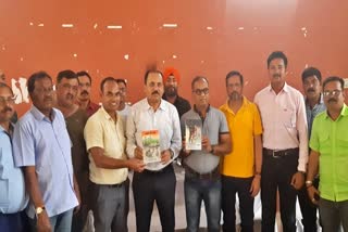 AIG publishes 'Bharat ke Ratna' book in Dhamtari