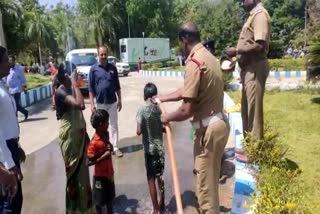 a women set the fire with her childrens at krishnagiri collector office