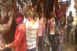 policemen-celebrated-holi