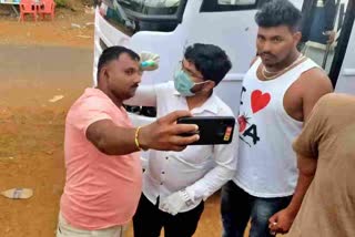 corona-virus-checkup-men-taken-selfie-in-belagavi