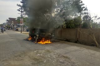 fire in moving van in kanpur