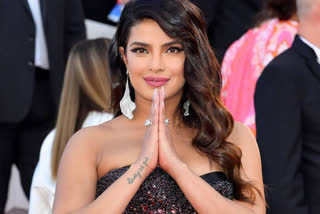 Priyanka Chopra, Priyanka Chopra news, Priyanka Chopra updates, Priyanka Chopra tweet, Priyanka Chopra tweet for coronavirus, प्रियंका चोपड़ा, प्रियंका चोपड़ा ने ट्वीट कर कोरोनो वायरस से जुड़ी गलत खबरों से बचने को कहा, कोरोनो वायरस से जुड़ी गलत खबरों से दूर रहें