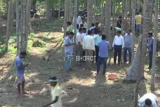 Preparing for the funeral of Patil puttappa