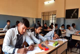 Exams are being conducted in Adarsh School in raipur