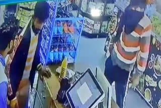 robbery in general store karnal