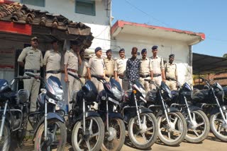 police arrested Bike thieves along with 9 bikes in damoh