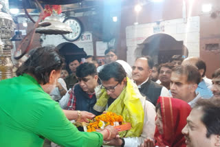 Before taking office, the DPCC President visited Kalkaji temple and prayed.