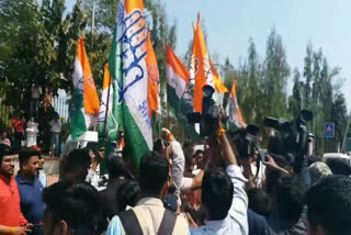 Congress workers protest outside Raj Bhavan