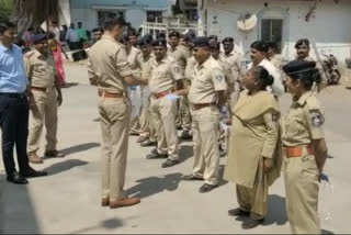 Masks distributed to police personnel by Karjan police vadodara district