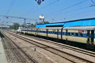 youth died by train in kurukshetra due to use earphone
