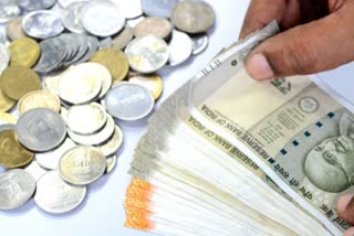 Government may cut rate on small savings schemes in next quarter