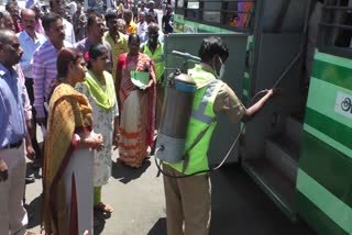 பொதுமக்களுக்கு விழிப்புணர்வு ஏற்படுத்திய ஆட்சியர்