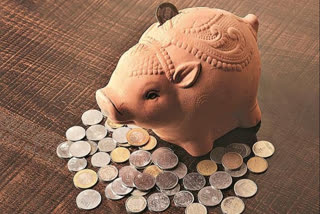 Government may cut rate on small savings schemes in next quarter