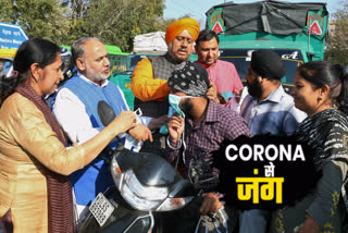 NDMC Mayor made people aware by distributing masks themselves to tackle the corona virus