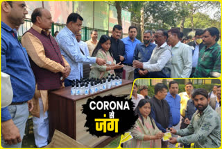 Municipal Corporation distributes sanitizers and masks to employees in Ghaziabad to prevent coronavirus