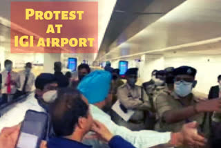 Passengers seen protesting against quarantine at IGI Airport