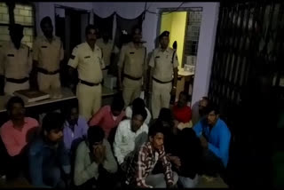 dewas-police-under-the-guidance-of-sp-raid-on-gambling-places-in-dewas