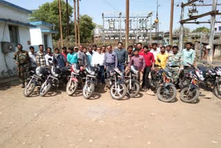 electricity-department-confiscated-two-wheeler-of-the-people-who-have-not-paid-electricity-bill-in-berasiya-of-bhopal