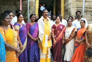 koneru chinni visited bhadradri ramayya temple