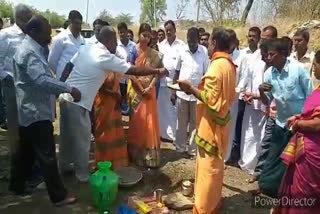 zp-chairperson-saritha-innagarate-cc-road-works-at-itikylapadu-village