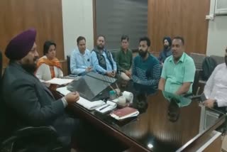 SDM batala held meeting with marriage palace, hotels owners