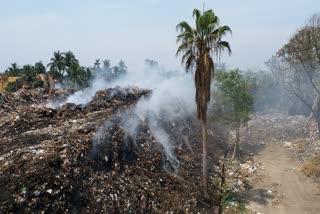 locals sick of the polluted smoke of garbage land in chandannagar