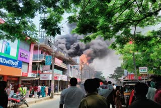 fire breaks out in super market payyanoor  fire news  kannur  kannur latest news  സൂപ്പർ മാർക്കറ്റില്‍ വന്‍ തീപിടിത്തം  കണ്ണൂർ  കണ്ണൂർ ജില്ലാ വാര്‍ത്തകള്‍