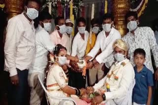 New couple get married wearing with mask at chikkaballapur