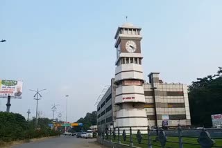 The markets are crowded since morning in raipur