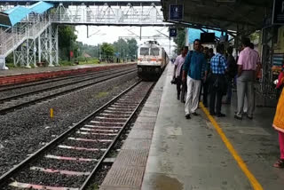 തിരുവനന്തപുരം corona outbreak more trains cancelled in kerala സംസ്ഥാനത്തെ ട്രെയിന്‍ ഗതാഗതം കൊവിഡ് ജാഗ്രത