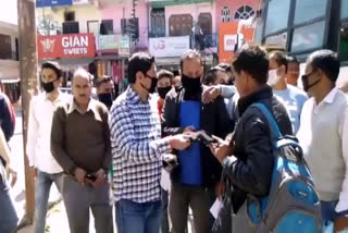 Youth congress distributed masks in bilaspur