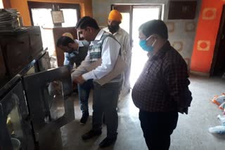 DC sirmour surprise inspection of shops